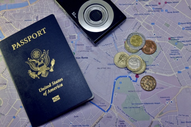 PER ANDARE IN SPAGNA CI VUOLE IL PASSAPORTO
